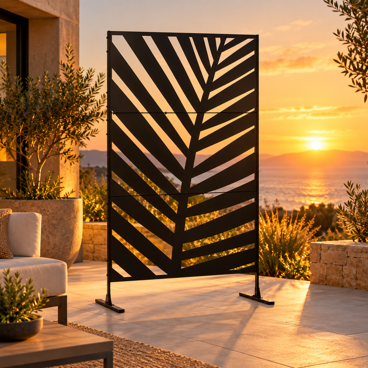 Paravent noir motif palme, ambiance terrasse coucher de soleil