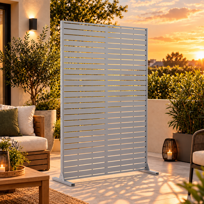 Paravent Terrasse blanc à lamelles sur une terrasse au coucher du soleil