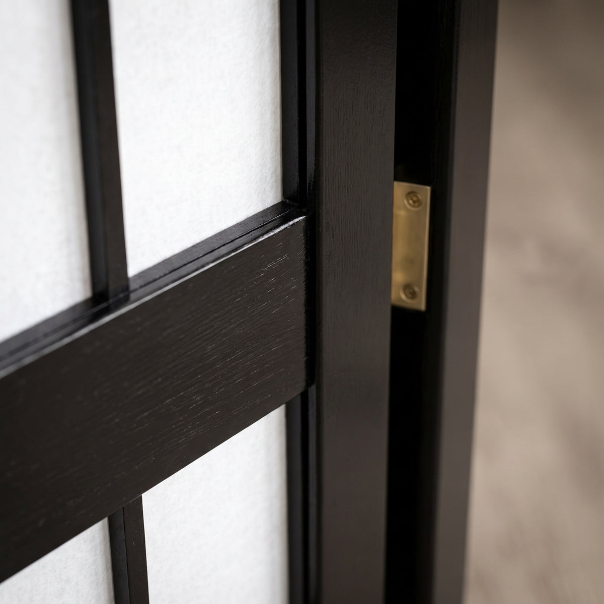 Paravent Noir Bois Intérieur, gros plan sur la matière