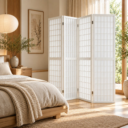 Paravent shoji blanc quatre panneaux dans une chambre