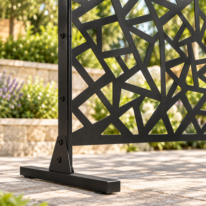 Détail du motif géométrique et pied du paravent noir